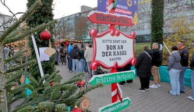 Auf dem Aldi-Supermarkt gibt es Glühwein für einen Euro