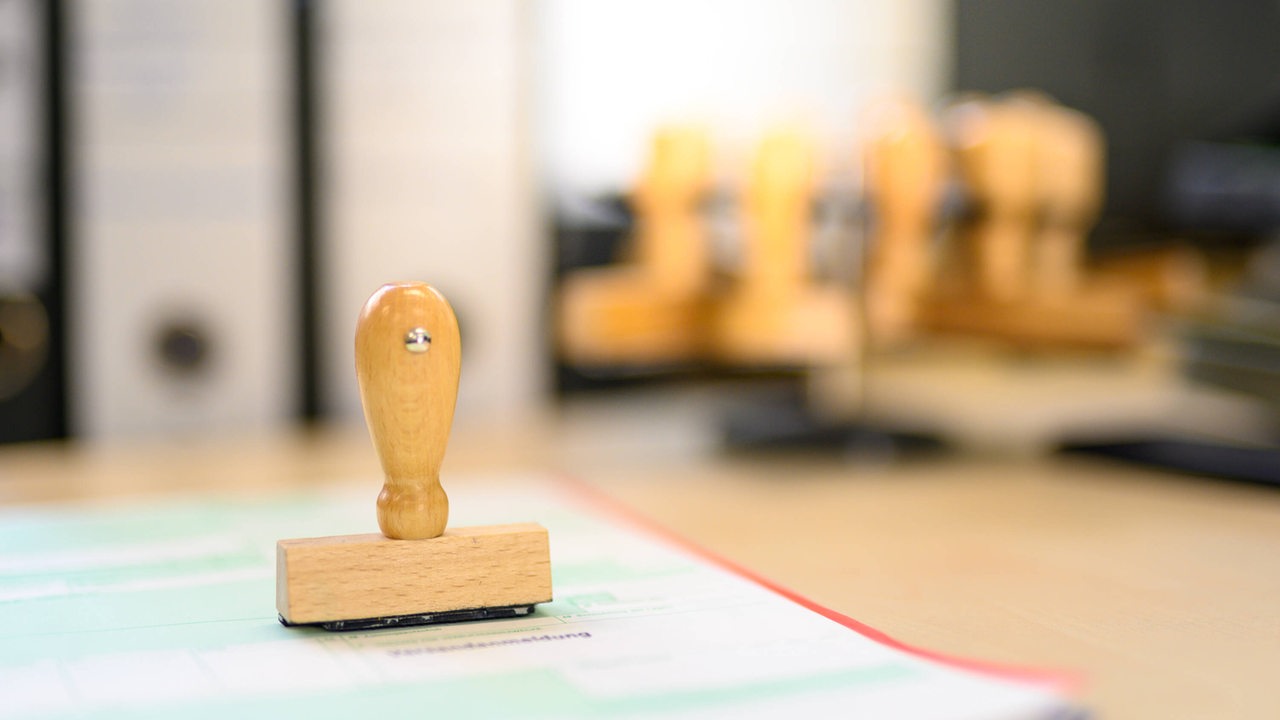 Warum sich Bremer Beamte bald ihre Schreibtische teilen müssen