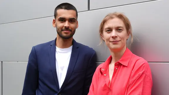 Die Landesvorsitzenden der Hamburger Grünen: Selina Storm und Leon Alam.