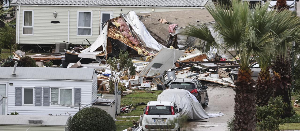 Zerstörung auf einem Campingplatz in Albufeira | EPA Zerstörung auf einem Campingplatz in Albufeira