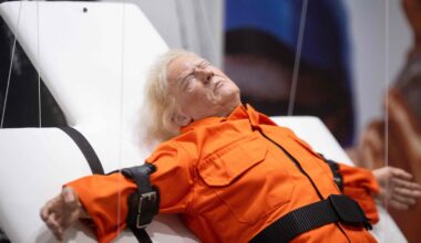 Kunstwerk zeigt US-Präsident Donald Trump am Kreuz