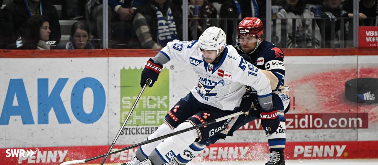 Luke Esposito (Adler Mannheim) Eric Martinsson (Schwenninger Wild Wings)