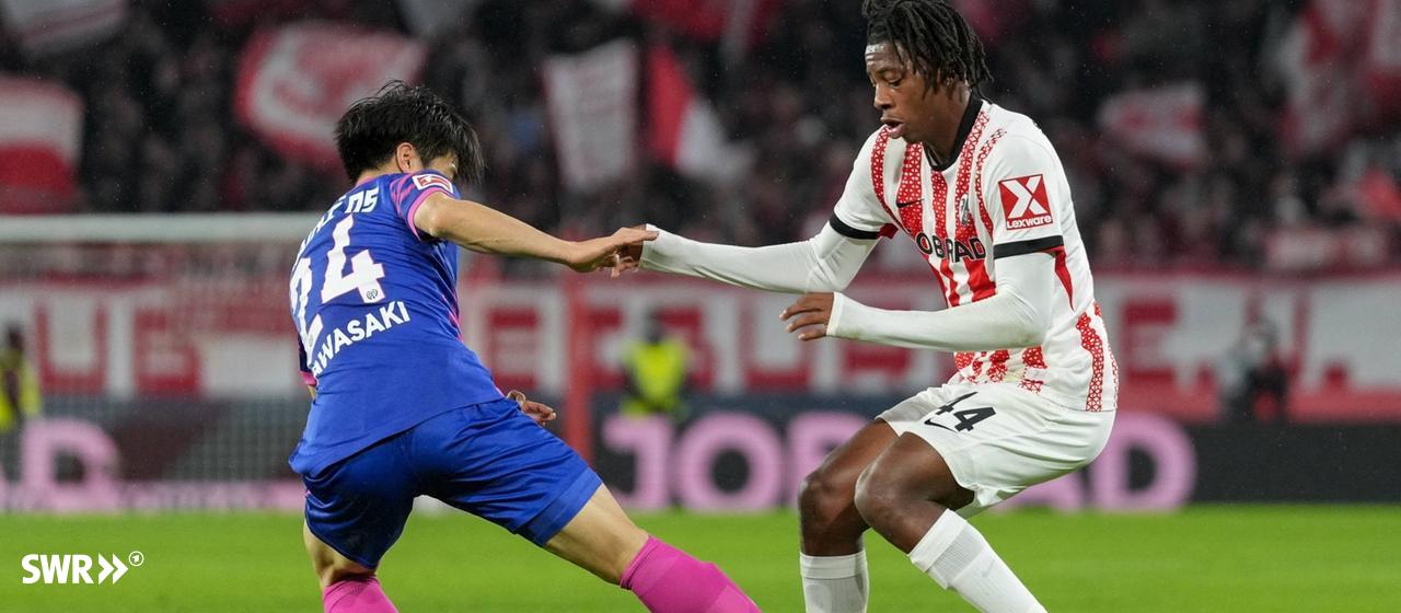 Sota Kawasaki (1. FSV Mainz 05) im Zweikampf mit Johan Manzambi (SC Freiburg, | IMAGO, IMAGO / STEINSIEK.CH Sota Kawasaki (1. FSV Mainz 05) im Zweikampf mit Johan Manzambi (SC Freiburg,