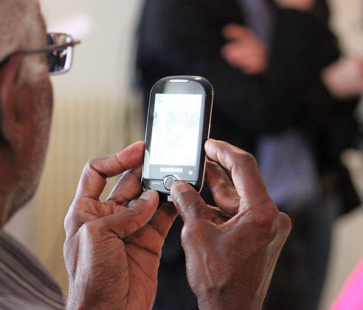 Senior aus Sankt Augustin verliert Geld durch Anlagebetrug