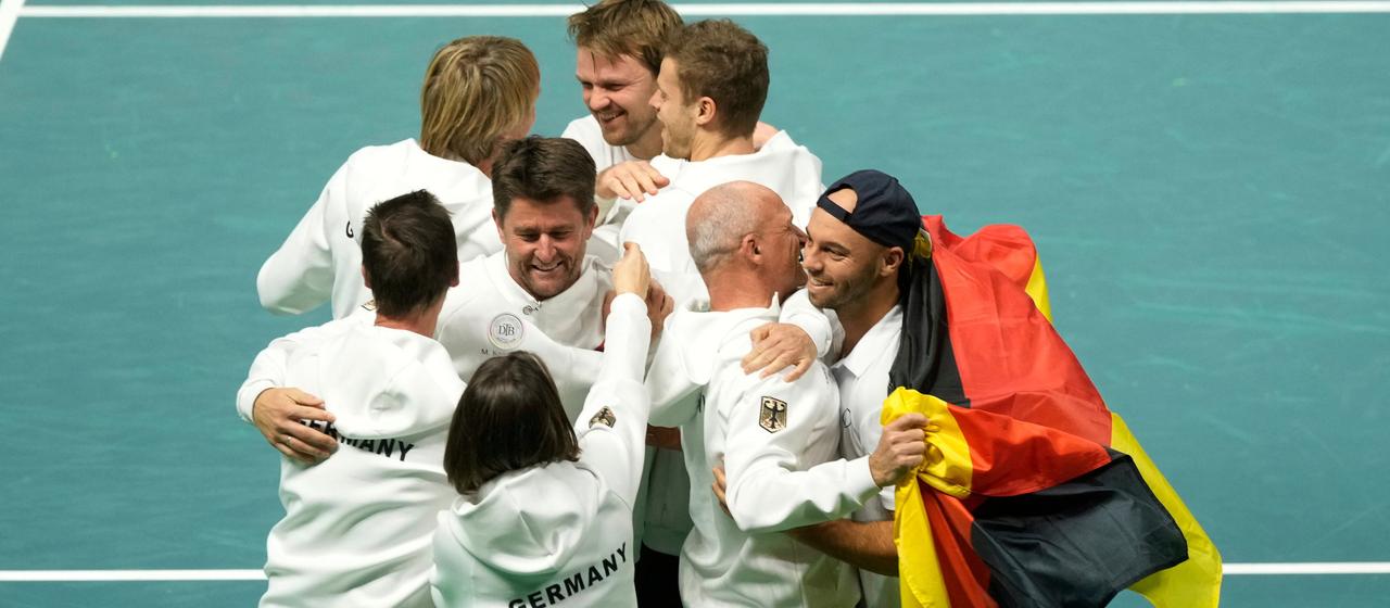 Das deutsche Davis-Cup-Team bejubelt den Einzug ins Halbfinale