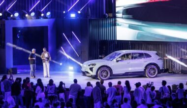 Heritage trifft Hightech: Zwei Cayenne-Generationen begeistern in Dubai