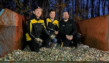 Von Schrott zu Spende: Wie eine Kronkorken-Sammlung der Post dem Tierheim Freital hilft