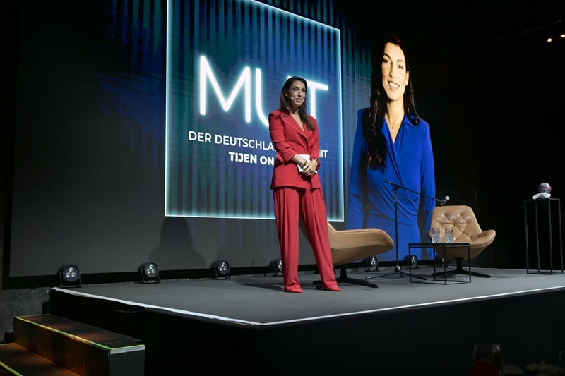 Karlsruhe wird zur Mut-Bühne - Tijen Onaran bringt mit Mut Maker Award Haltung auf die große Bühne » Leadersnet