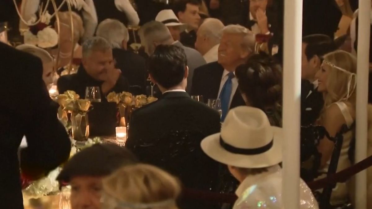 USA im Shutdown: Trump diniert - Millionen warten auf Lebensmittelhilfen