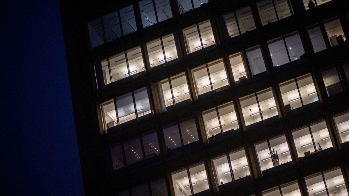 Landkreis Augsburg verzeichnet über drei Millionen Überstunden im Jahr