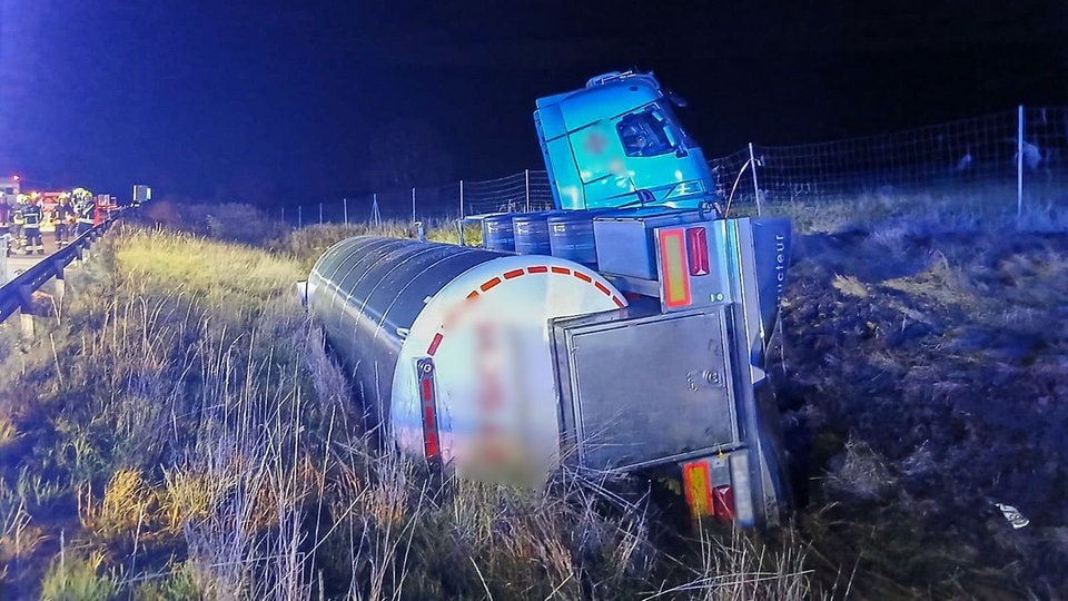 A72 dicht: Bierlaster verunglückt bei Chemnitz