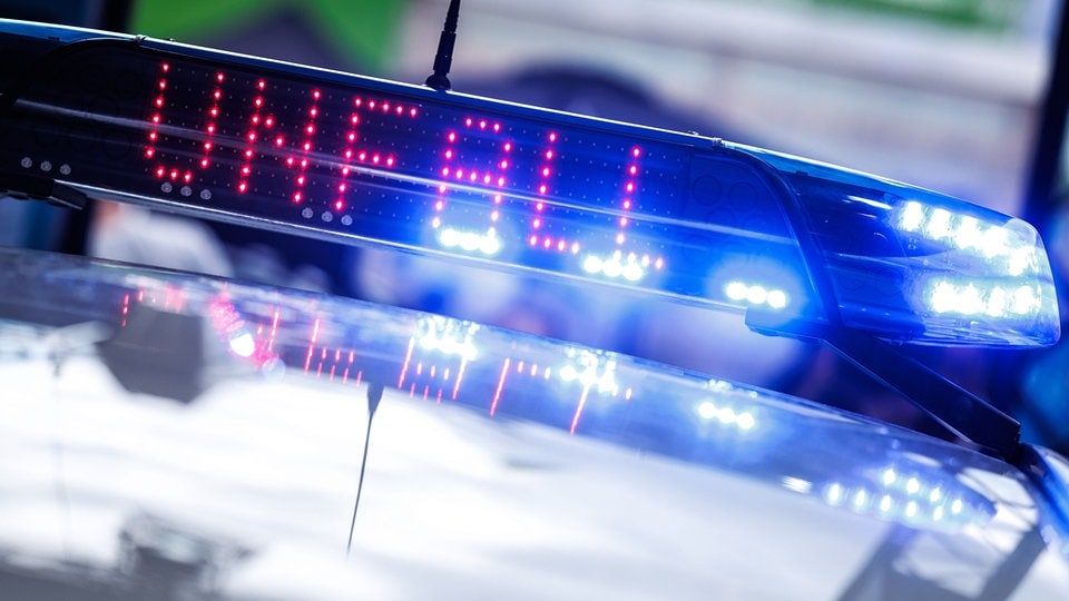 Saalekreis: Autofahrer bei Zusammenstoß mit Zug schwer verletzt