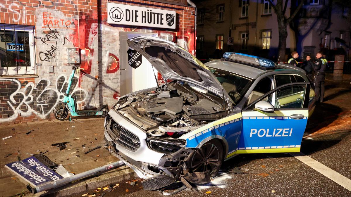 Streifenwagen-Unfall bei Polizeieinsatz in Hamburg – 4 Verletzte