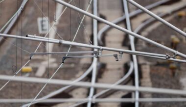 Lkw-Unfall: Umleitungen und Ausfälle im Bahnverkehr Berlin–Dresden wegen Oberleitungsschaden - Schienengüterverkehr, Unfälle | News | TRANSPORT