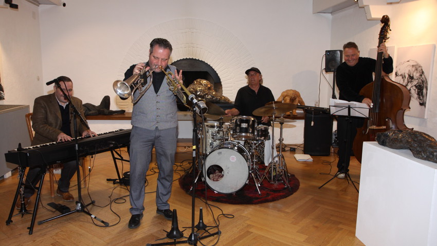 Musikalische Leckerbissen mit den «Flying Sofas». Musikalische Leckerbissen mit den «Flying Sofas».