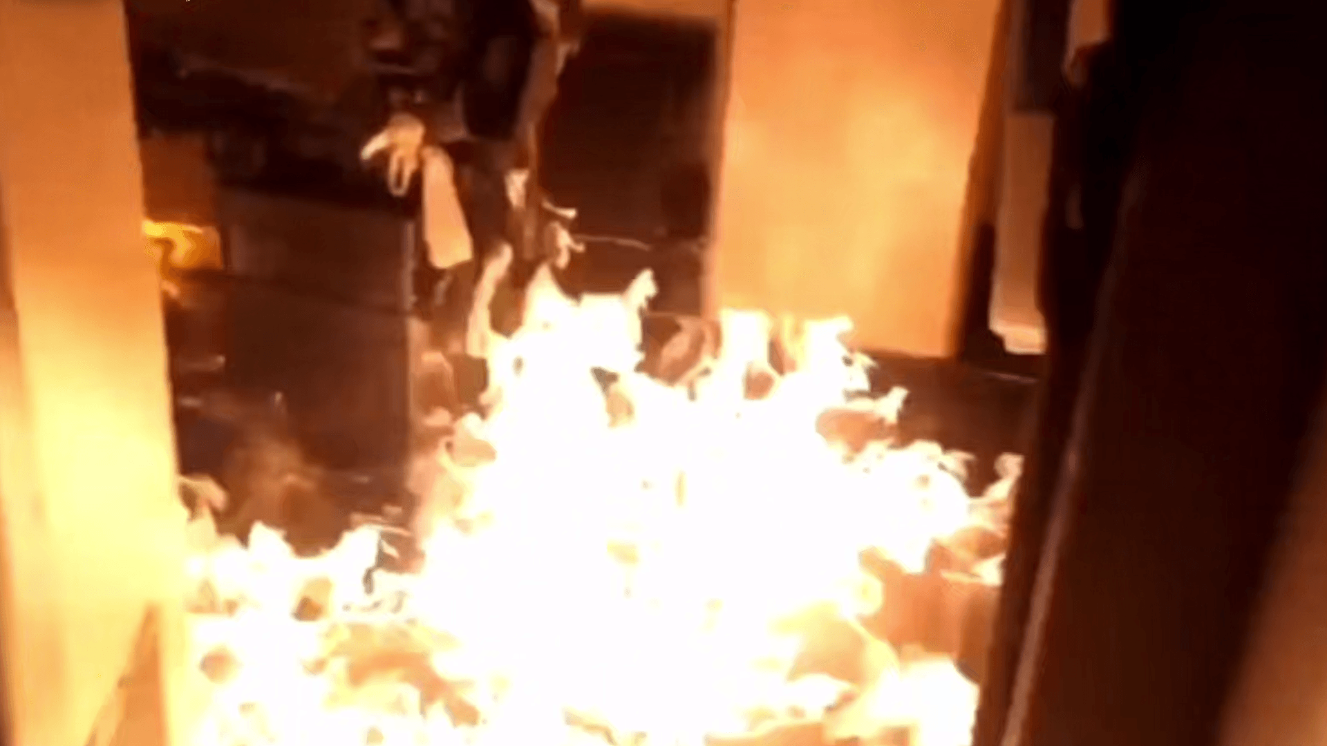 Videos sollen die Angriffe auf russische Züge durch Partisanen zeigen.