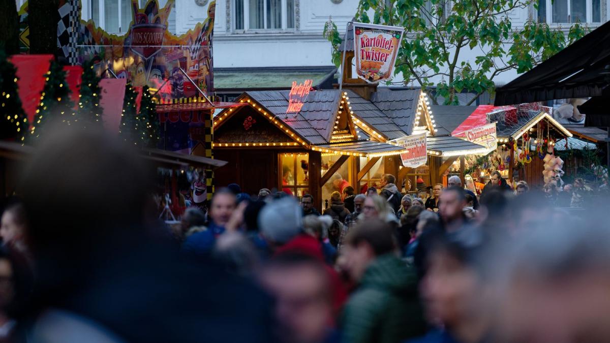 Frühstarter-Weihnachtsmarkt in Essen: Glühwein im November