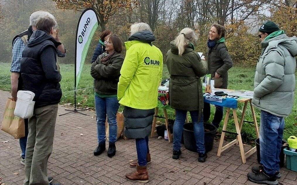 Jüchen: Bund verteilt heimische Sträcuher