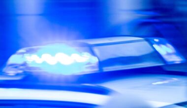 Unbekannte werfen Dreckklumpen auf A61