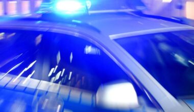 Moers: Jaguarfahrer flüchtet nach Unfall