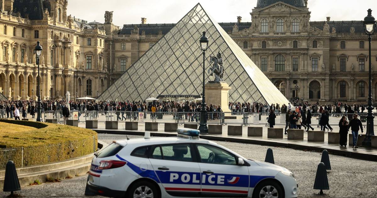 Bericht zu Sicherheitslücken: Millionendiebstahl mit Ansage im Louvre - RP Online