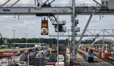 Beschäftigte im Duisburger Hafen fordern Tarifverträge