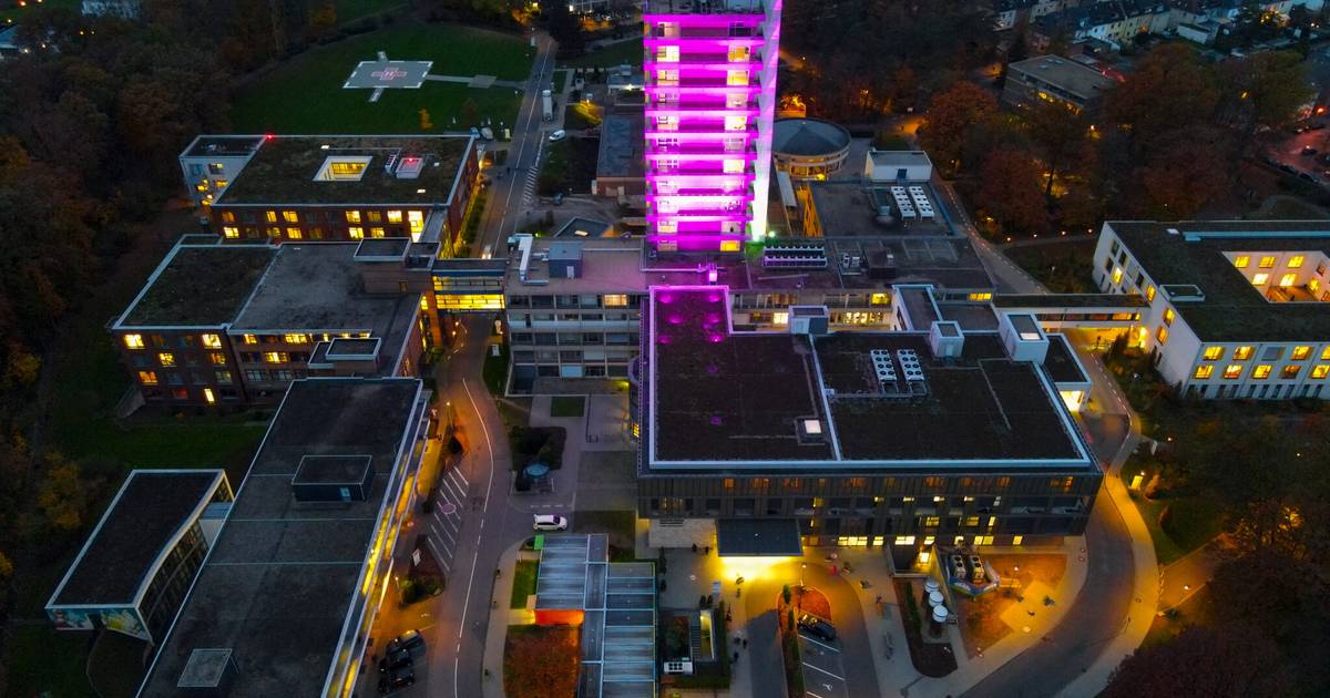 Elisabeth-Krankenhaus in Rheydt leutet lila am Welttag für Frühgeborene