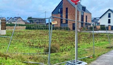 Stadt bringt Zebrastreifen an der Einfahrt zur Neubausiedlung auf