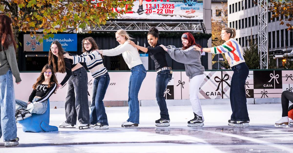 Winterwelt in Düsseldorf: Schlittschuh im Sonnenschein