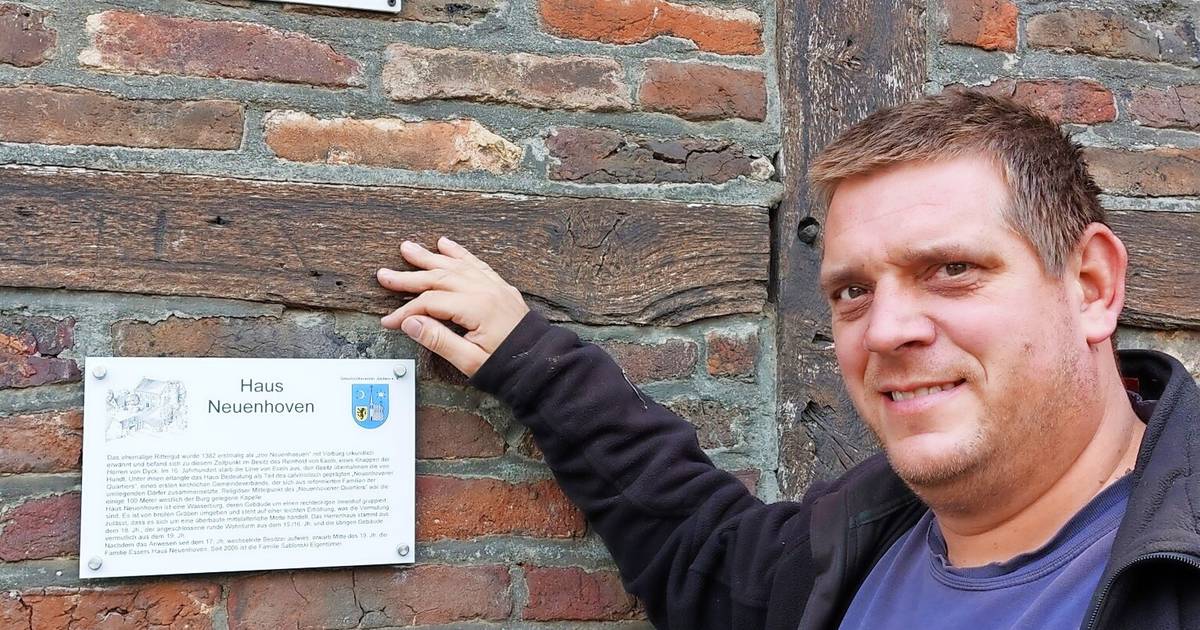 Geschichtsverein Jüchen: Hinweisschild für Haus Neuenhoven