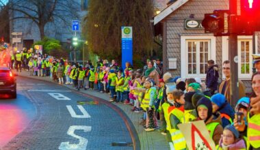 Kinder erinnern in Wuppertal an Unfallrisiko
