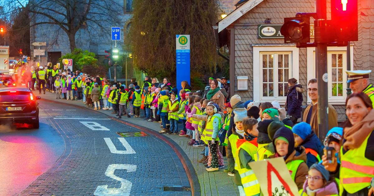 Kinder erinnern in Wuppertal an Unfallrisiko