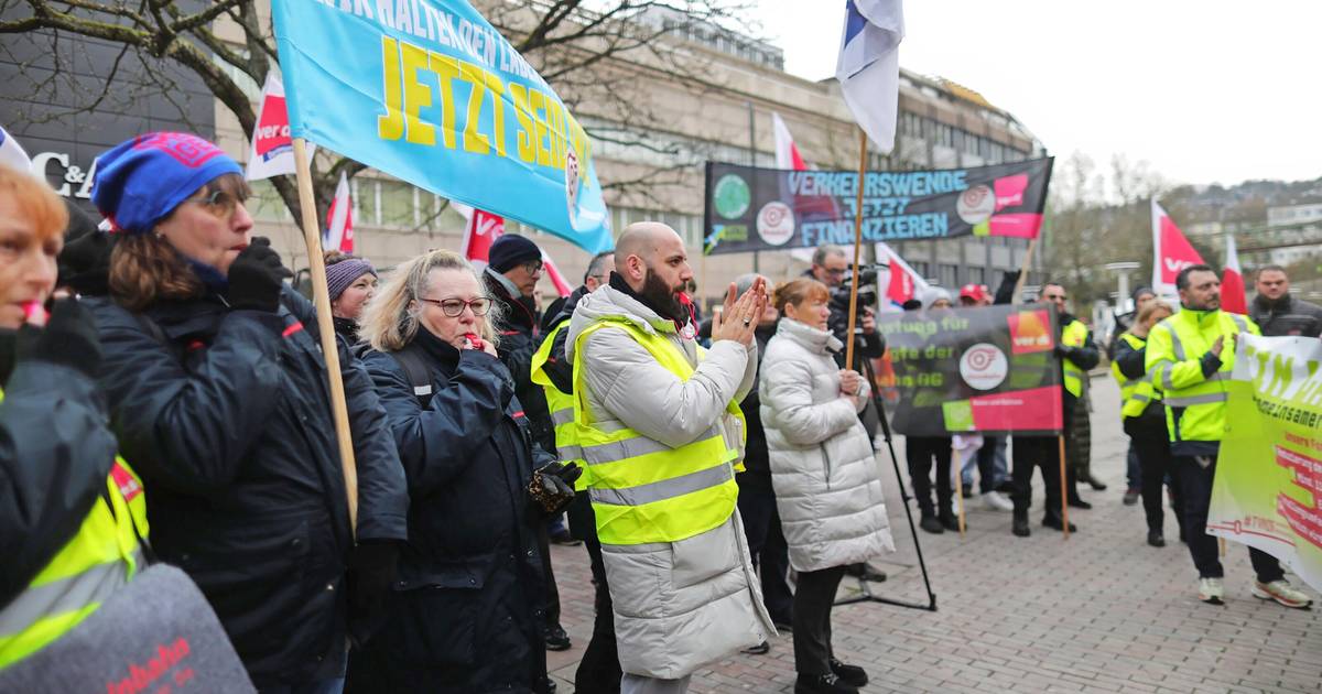 ÖPNV in Wuppertal: Beschäftigte fordern Entlastung