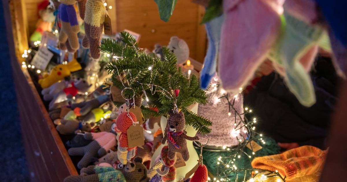 Der Weihnachtsmarkt an Schloss Wickrath hat eröffnet