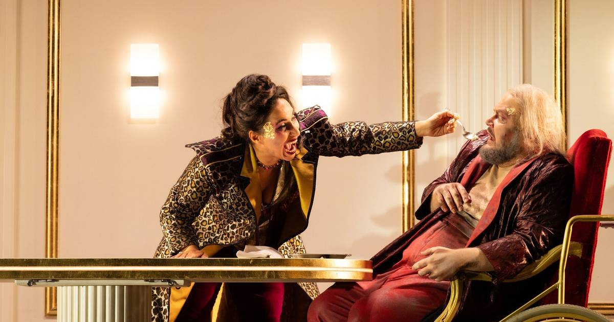 RP-Opernscouts bei der "Nabucco"-Premiere der Rheinoper