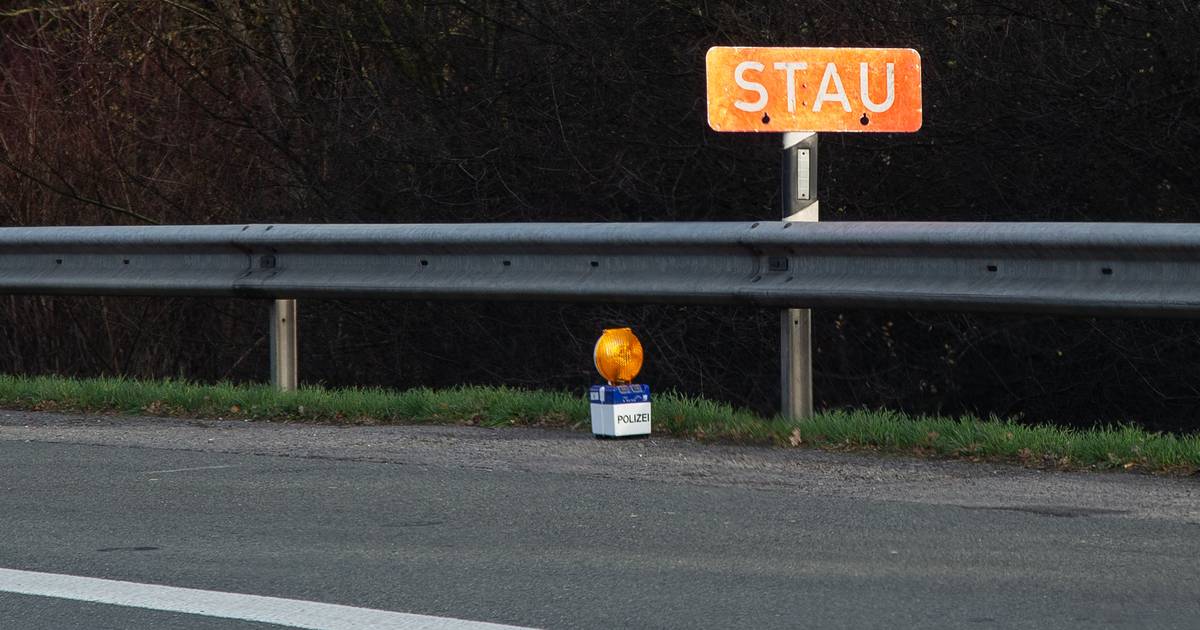 10 Kilometer Stau zwischen Uedesheim und Kreuz Hilden Richtung Wuppertal