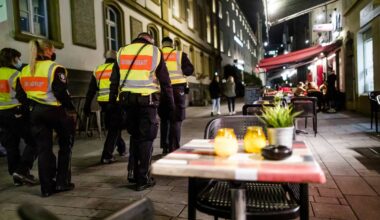 Betrunkener fährt mit Auto in die Fußgängerzone