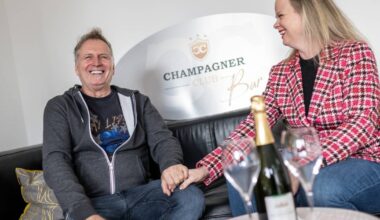 Ein Paar führt den Düsseldorfer Champagner-Club