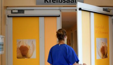 Roses Revolution Day weist auf Gewalt im Kreißsaal hin