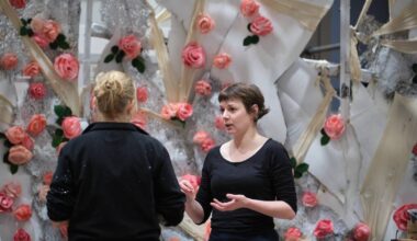 So wird das Bühnenbild bei der Ballett-Premiere "Dornröschen" in der Rheinoper