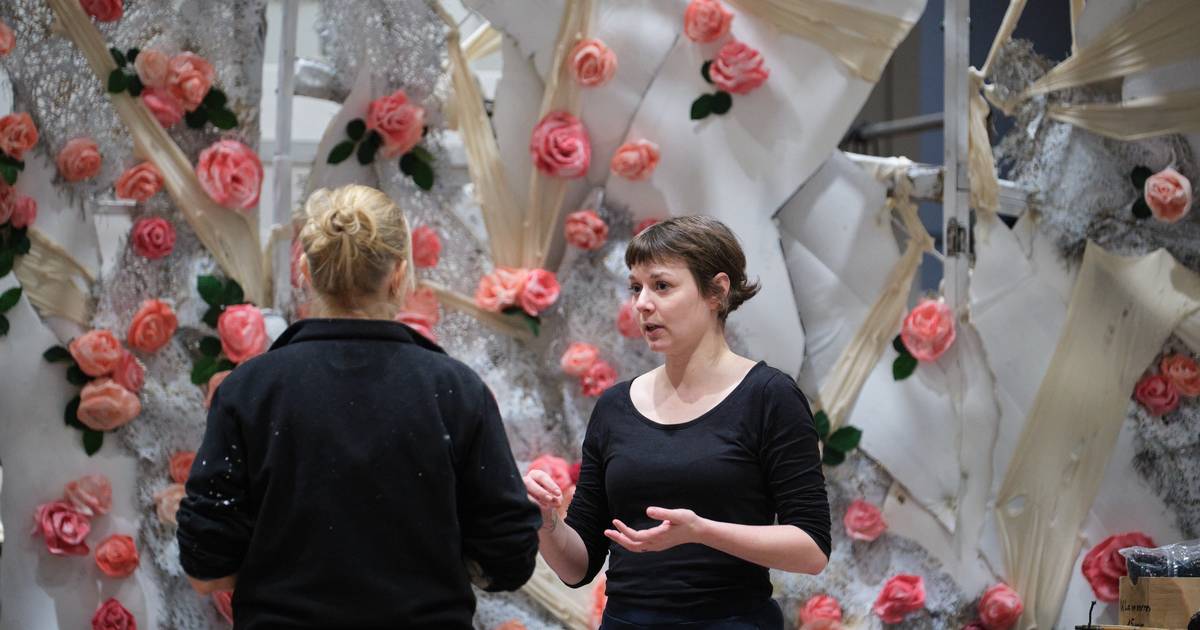 So wird das Bühnenbild bei der Ballett-Premiere "Dornröschen" in der Rheinoper