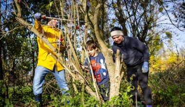 Freiwillige ackern in Urdenbacher Kämpe