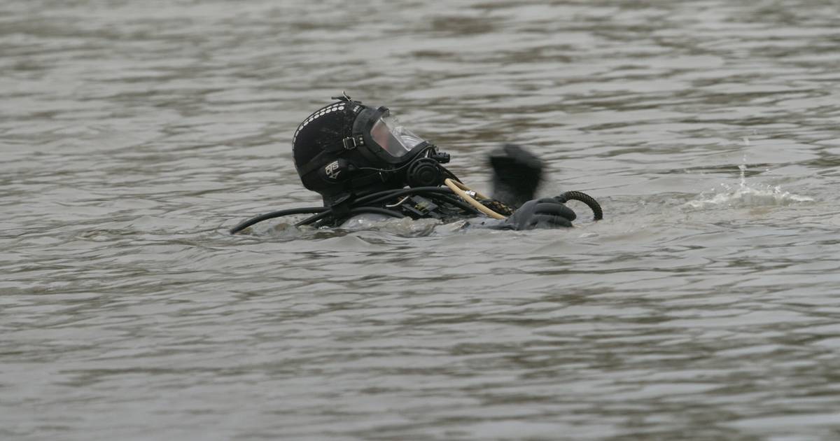 Tauchgang der Polizei in der Wupper sorgt für Aufsehen