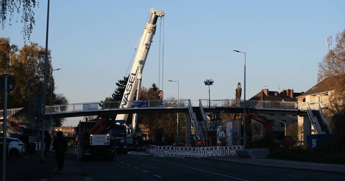 Theodor-Heuss-Straße in Mönchengladbach - Abriss der Brücke hat begonnen
