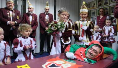 Kalkstadtnarren und Hoppeditz starten in Session