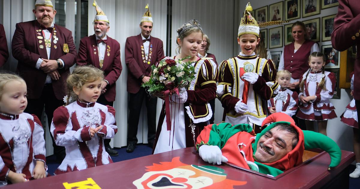 Kalkstadtnarren und Hoppeditz starten in Session