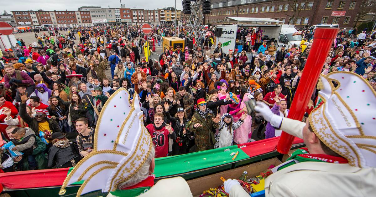 Stadt soll Sicherheitskosten für Nelkensamstagszug übernehmen
