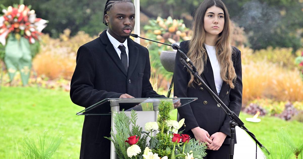 Volkstrauertag 2025 in Mönchengladbach mit Rede von Schülern