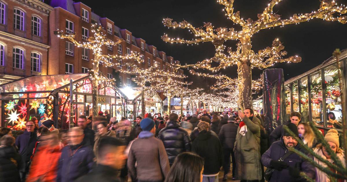 Viele internationale Besucher auf dem Weihnachtsmarkt
