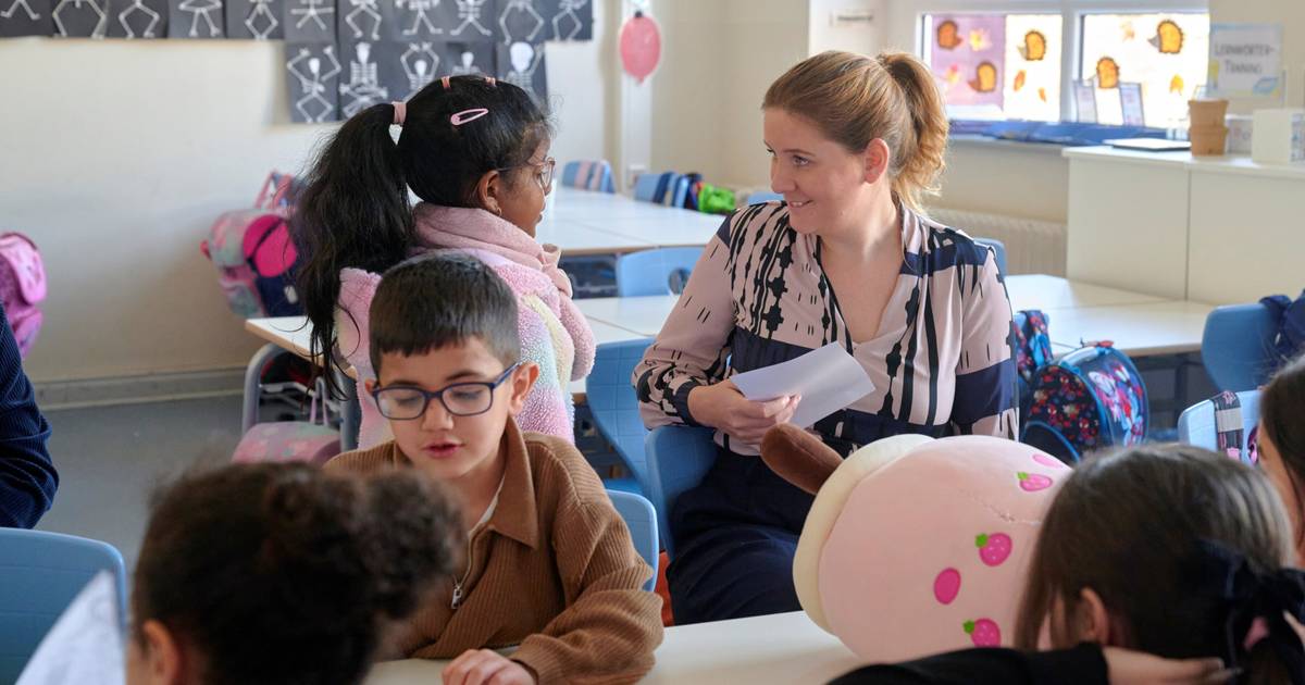 Staatssekretär Urban Mauer und OB Miriam Scherff besuchen Grundschule Gebhardtstraße in Wuppertal